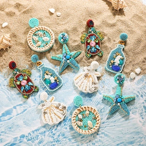 Boucles d'oreilles bohèmes avec perles colorées motif étoile de mer, tortue et coquillage