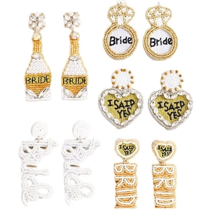 Handgefertigte Perlenohrringe Set mit Bride und I Said Yes Lettern in Weiß und Champagner