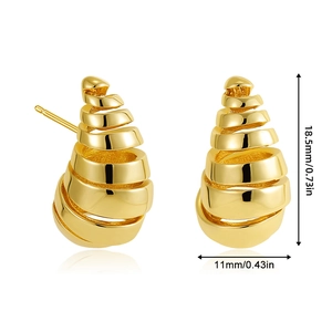 Vista detallada de pendientes en espiral bañados en oro 18K con dimensiones