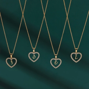 Golden heart-shaped necklace with micro-p鑲 cubic zirconia and carved letters SOUL