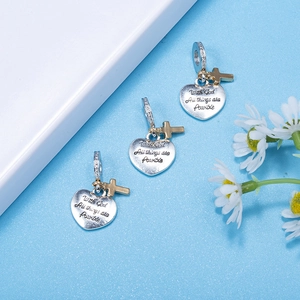 Pendentif cœur classique avec croix dorée et gravure inspirante pour création de bijoux