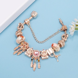 Rosegoldenes Perlenarmband mit Riesenrad und rosa Traumfänger-Anhängern für Kinder