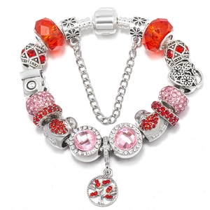 Pulsera de cuentas estilo Pandora plateada con cristales rojos y dijes de corazón