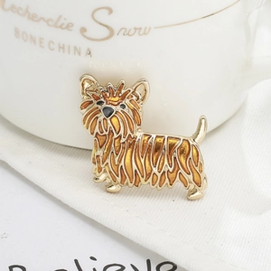 Vintage lion brooch with golden enamel wreath design for women and luxury gifts