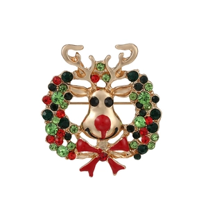 Broche de Noël renne avec strass colorés et nœud rouge sur une base dorée élégante