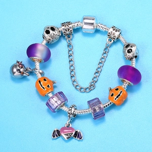 Bracelet Halloween avec chaîne serpent, citrouilles orange et perles violettes DIY