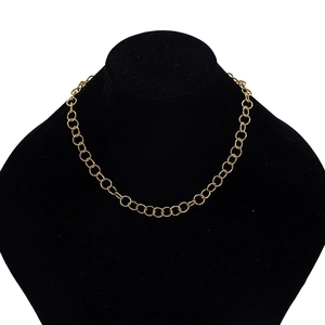 Detail showing the intricate golden alloy link chain structure on a black velvet stand
