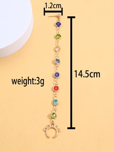 Détail des perles colorées et du pendentif couronne avec dimensions 14,5 cm par 1,2 cm