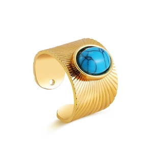 Vintage 18K gold wide open ring with oval turquoise stone and textured fan pattern
