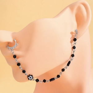 Chaîne de nez à l'oreille style punk avec perles noires et pendentif lune argenté