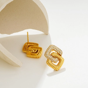 Boucles d'oreilles maillons plaquées or 18 carats avec micro-pavage en zircone