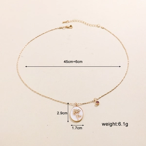 Dimensioni dettagliate della collana con pendente rosa dorata e catena di 45cm
