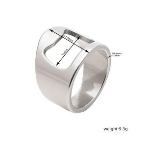 Detail van de ringflesopener met een dikte van 2 mm en gepolijste stalen afwerking