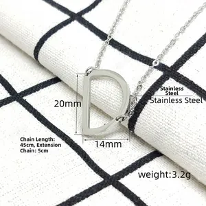 Gedetailleerde afmetingen voor roestvrijstalen ketting met letter D hanger van 45cm