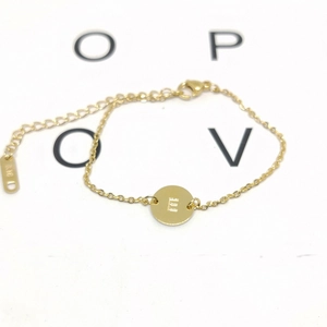 18K vergoldetes Armband mit rundem Anhänger und graviertem Großbuchstaben E für Damen
