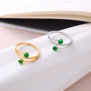 Intertwined stainless steel ring with green turquoise stones in gold and silver finish
