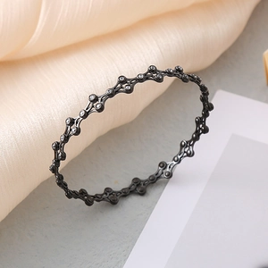 Anello in acciaio nero opaco trasformabile in bracciale geometrico con diamanti