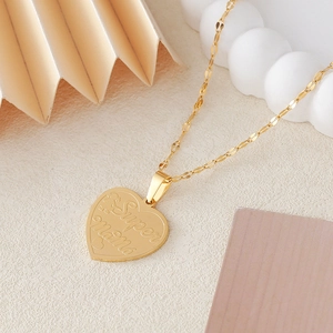 Gouden hartketting voor dames met Super Mama gravure en fijne watergolf schakelketting