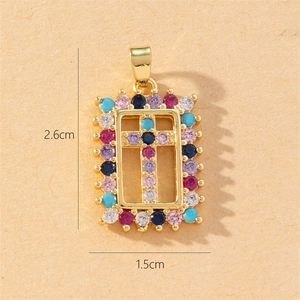 Λεπτομερείς διαστάσεις 2,6 cm x 1,5 cm για το πολύχρωμο σταυρό με ζιργκόν πέτρες