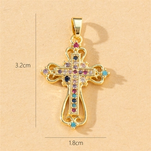 Λεπτομερής λήψη χρυσού σταυρού 1,8 x 3,2 cm με πολύχρωμα ζιργκόν και φιλιγκράν διακόσμηση