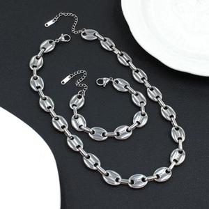 Poliertes Set aus Edelstahl-Halskette und Armband im Kaffeebohnen-Design in Silber