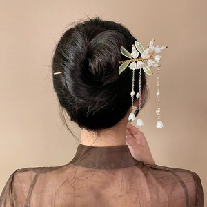 Elegant lily of the valley hair stick with pearls and green tassels for Hanfu bun