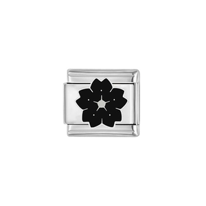 Détail d'un maillon de charme modulaire en acier inoxydable avec fleur en émail noir