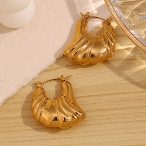 Detail of 18K gold-plated hollow wing hoop earrings with a glossy croissant pattern