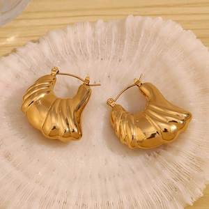 Detail of 18K gold-plated hollow croissant earrings with elegant wavy metal textures