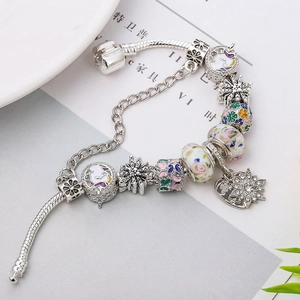Schlangenarmband im europäischen Stil mit Einhorn-Anhängern und lila Glasperlen