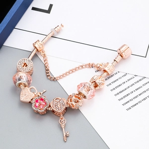 Roségold Schlangenarmband mit rosa Kristallperlen und Herzschloss-Anhänger für Damen