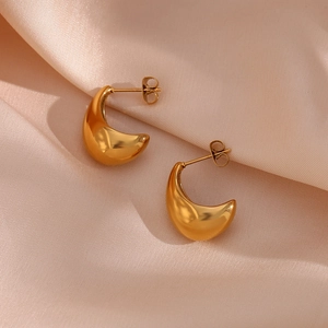 Boucles d'oreilles clous dorées en forme de croissant en acier inoxydable poli