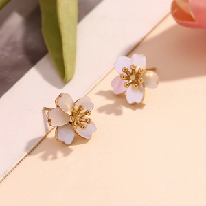 Elegante 18K vergoldete Kirschblüten-Ohrringe aus Edelstahl mit Perlmutt-Inlay