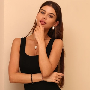 Baroque pearl jewelry set with gold-plated irregular necklace and matching earrings