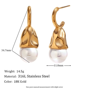 Pendientes de aro con textura de ondas en acero bañado en oro de 18K con perlas