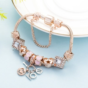 Bracelet à breloques en or rose avec cœur émaillé et pendentif I LOVE YOU sur chaîne