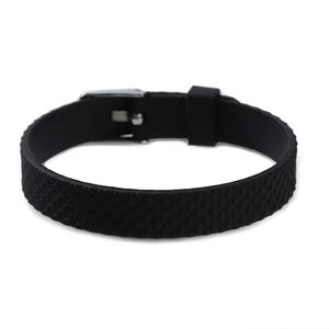 Pulsera negra de silicona de 10mm para niños con textura de escamas y hebilla de plata