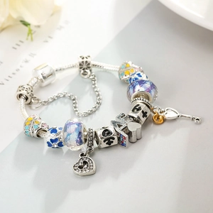 Bracelet chaîne serpent en argent avec breloques cœur, perles colorées et cristaux
