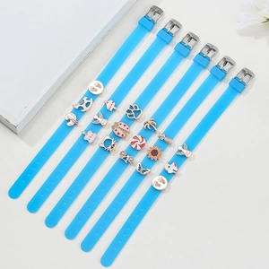 Blaues Silikon-Charm-Armband-Set mit verstellbaren Bändern und Emaille-Perlen