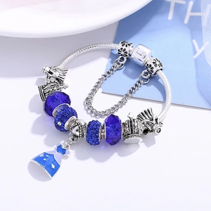 Bracelet à perles bleues avec chaîne serpent argentée et pendentif robe étoilée