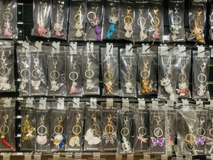 Porte-clés lapin doré avec strass violets et breloques animaux assorties pour sacs