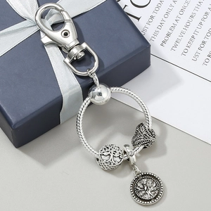 Portachiavi Albero della Vita argentato con chiusura a moschettone su scatola regalo