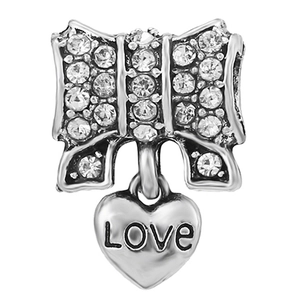Pendentif nœud argenté avec cœur gravé Love et incrustations de zircons brillants