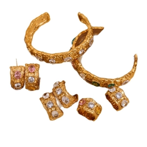 Conjunto de joyas chapadas en oro de 18K con textura de lava y cristales de colores