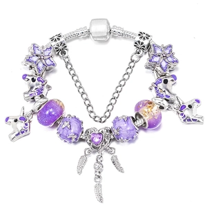 Pulsera de plata con dijes de unicornios en esmalte púrpura y colgante de atrapasueños
