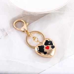 Porte-clés cœur doré avec silhouette de chat noir et charm petit cœur rouge mignon