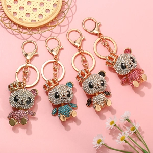 Porte-clés panda en cristal avec couronne en rose, bleu, orange et rouge rose brillant
