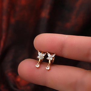 Boucles d'oreilles créoles papillon en acier plaqué or 18K avec cristaux de zircon