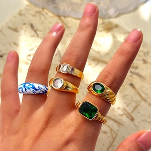 Ensemble de bagues plaquées or 18 carats avec émeraudes et gemmes pour femmes