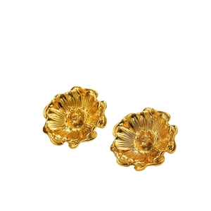 Retro 18K gold sunflower stud earrings featuring vintage floral design and petal textures